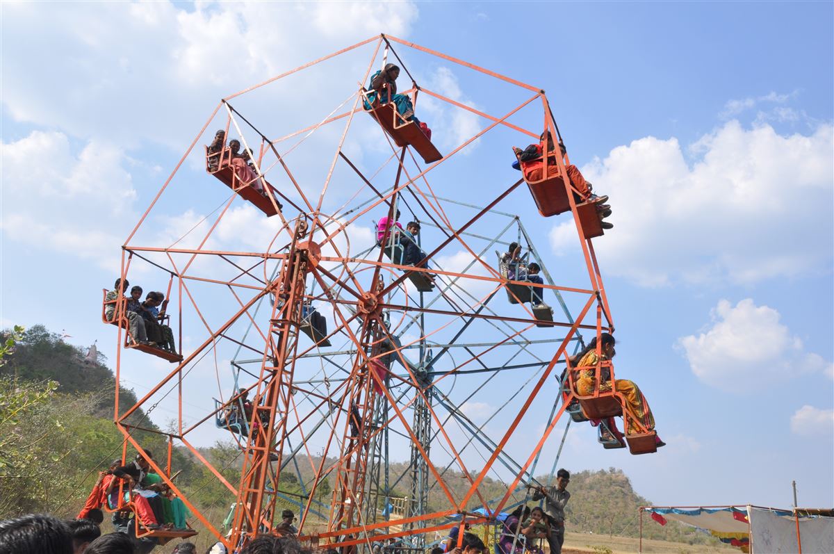 Ferris wheel ride at the Mahi Purnima fair