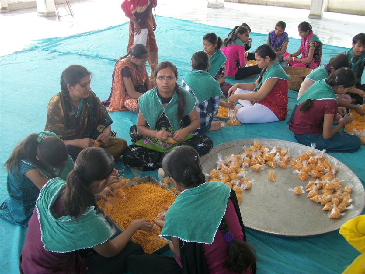 Prasad distribution to devotees