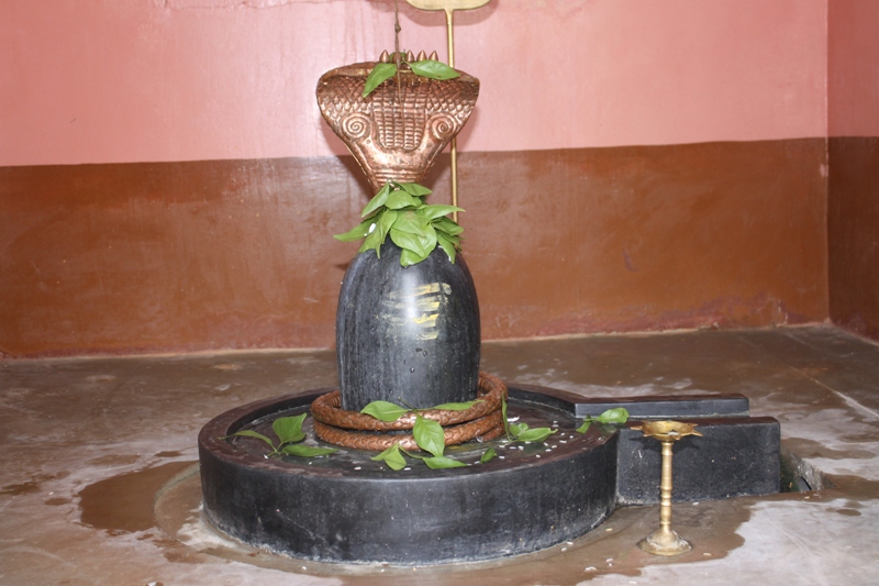 Cave shrine area near the Mahisagar river
